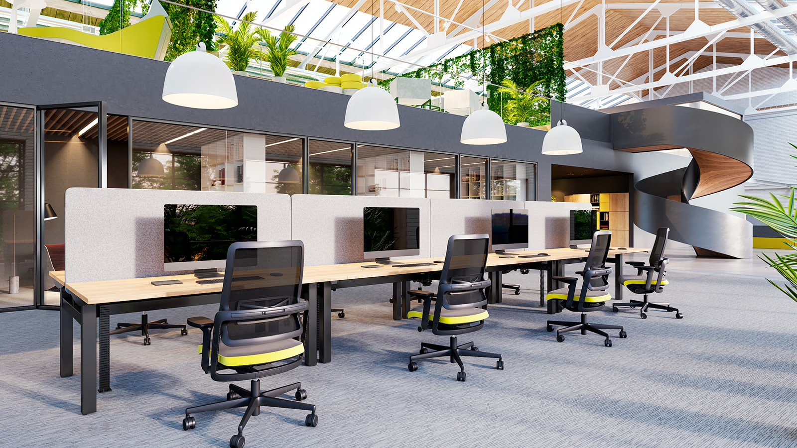 Open space wyposażony w obrotowe krzesła, które zostały ustawione przy biurkach do pracy wspólnej. W tle - kręte schody.